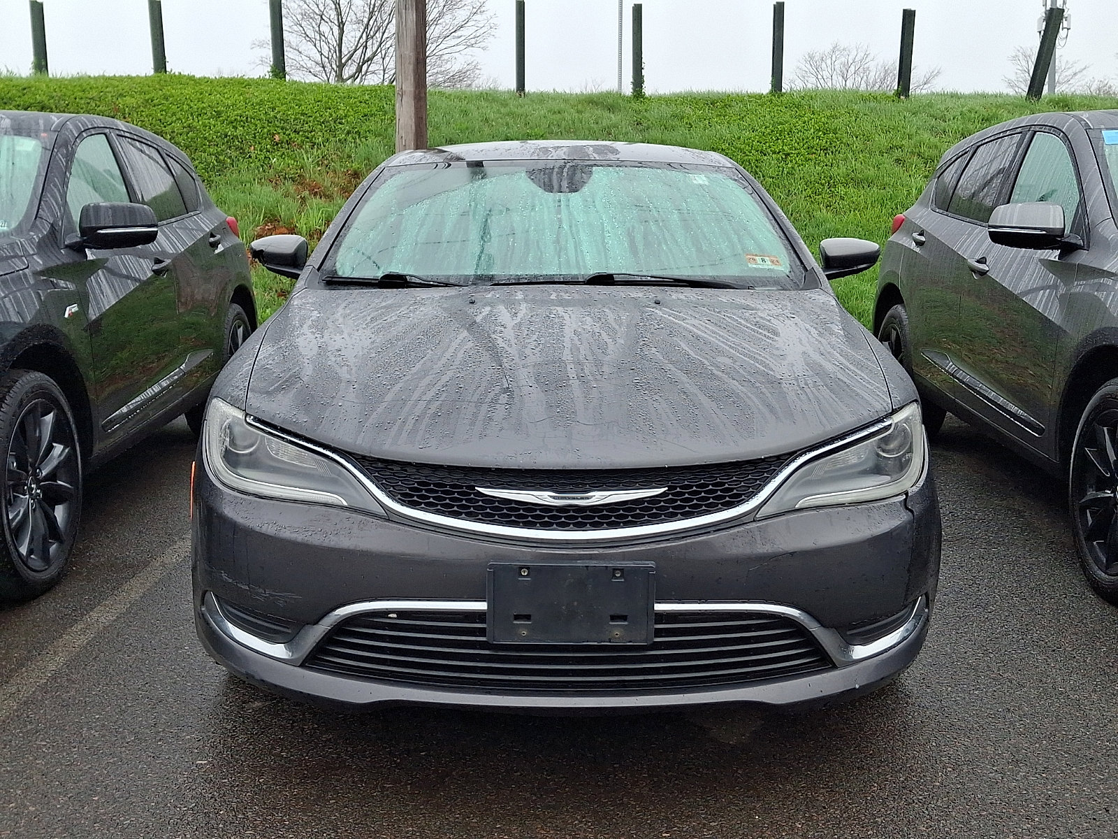Used 2015 Chrysler 200 Limited w/ Convenience Group image 2