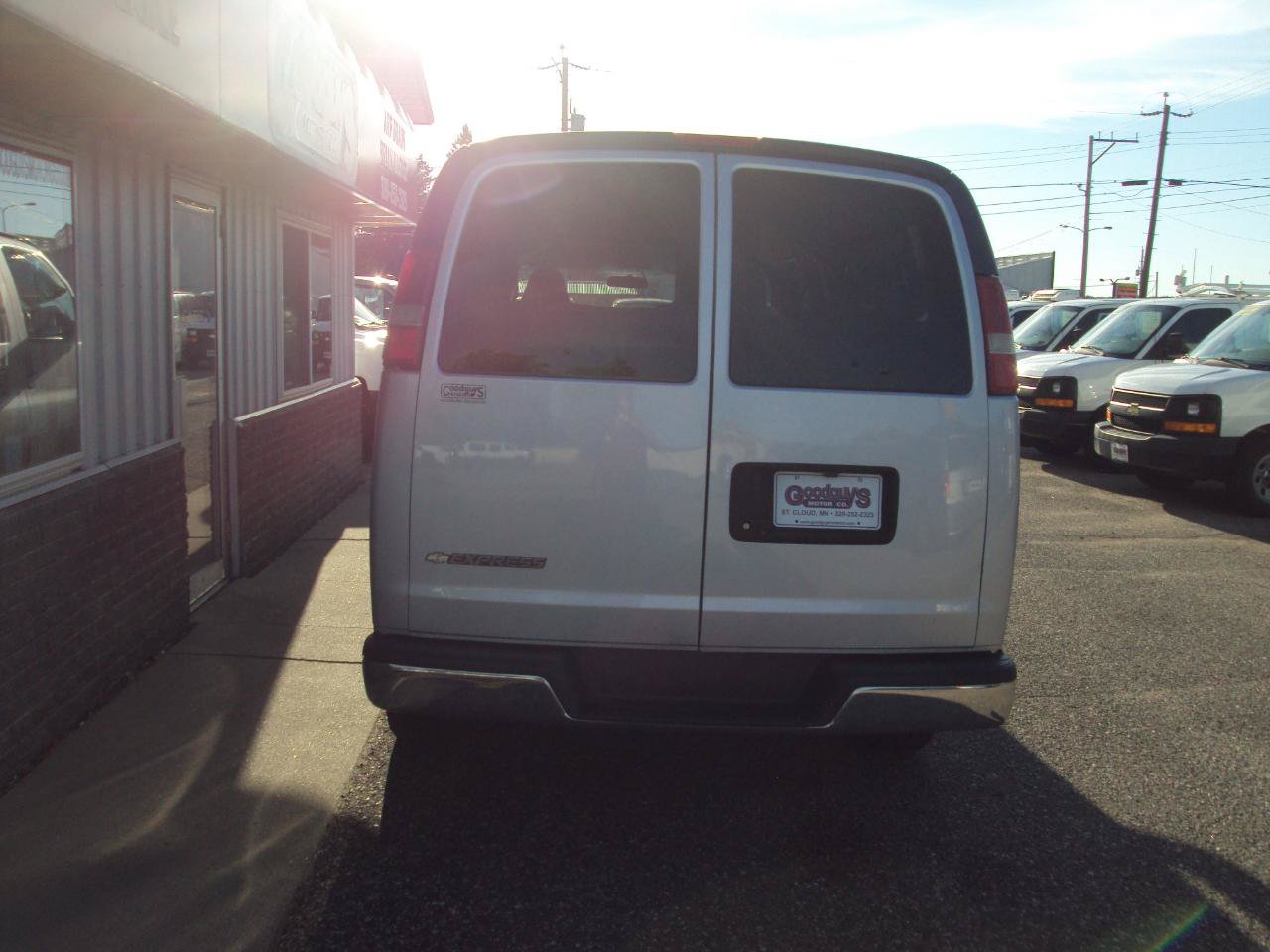 Used 2017 Chevrolet Express 3500 LT w/ LT Preferred Equipment Group RWD image 6