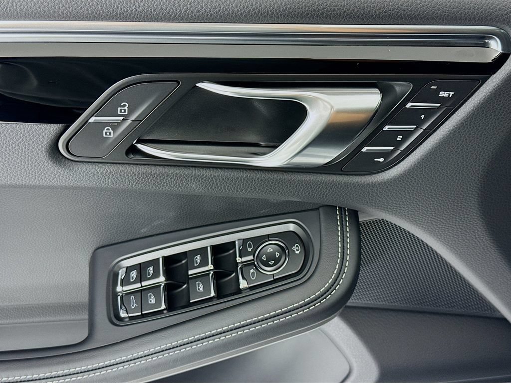 New 2026 Porsche Macan AWD/4WD image 11