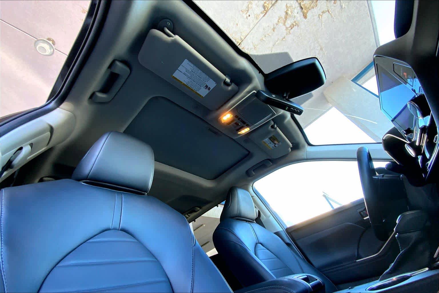 Used 2024 Toyota Highlander XLE FWD image 25