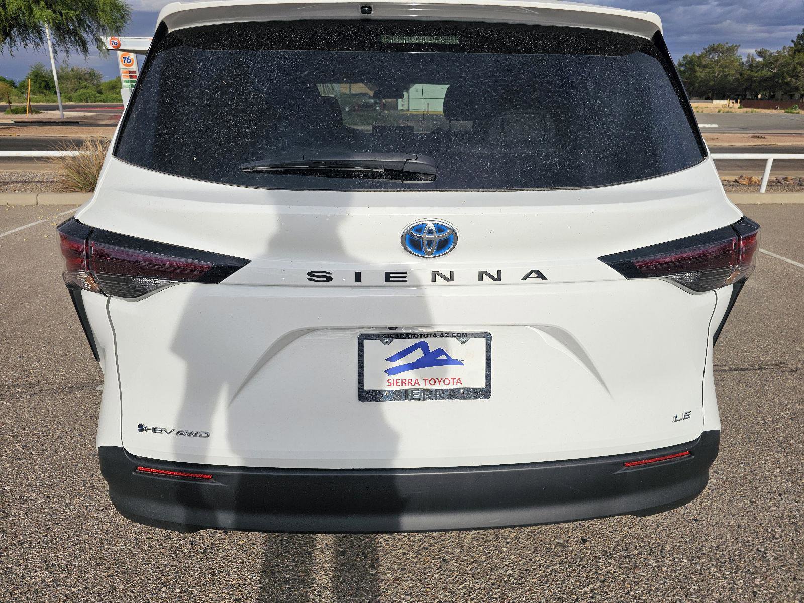 Used 2025 Toyota Sienna LE image 5