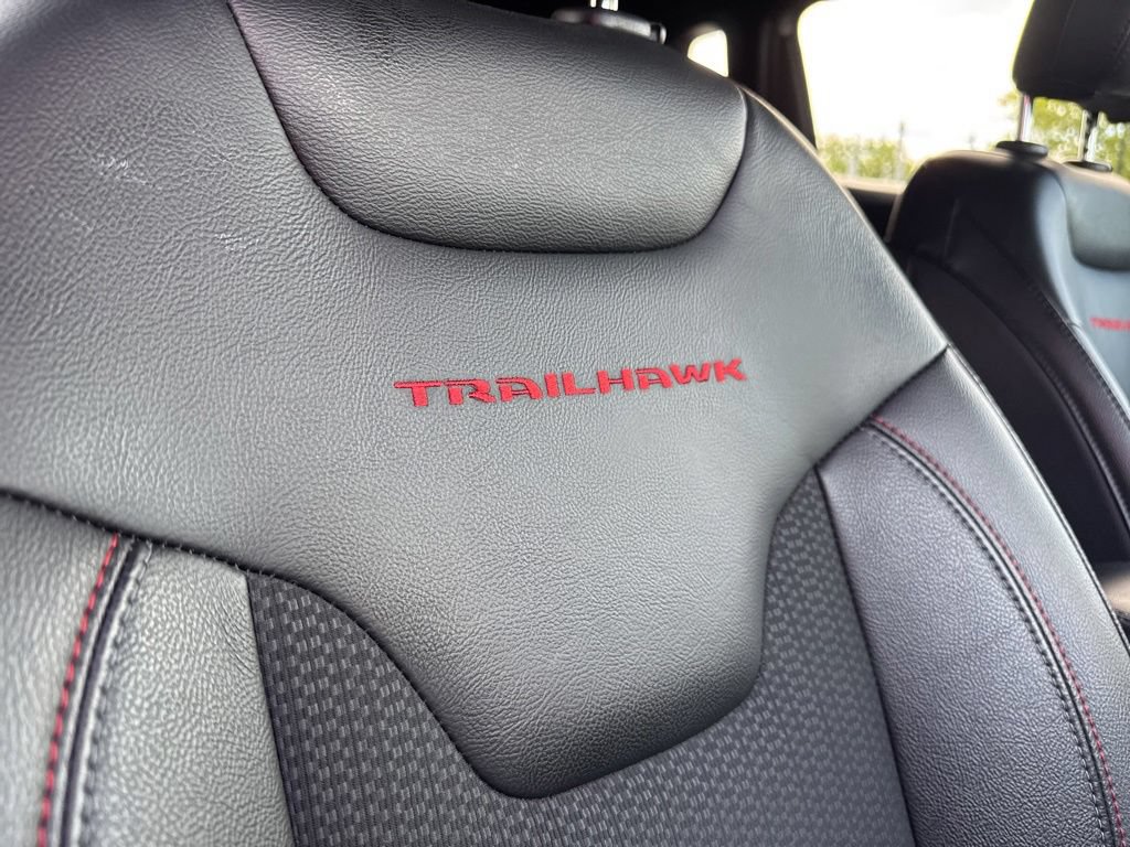 Used 2025 Jeep Compass Trailhawk AWD/4WD image 23