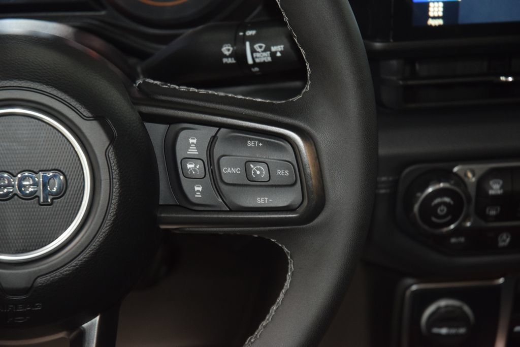 Used 2025 Jeep Gladiator Mojave AWD/4WD image 38