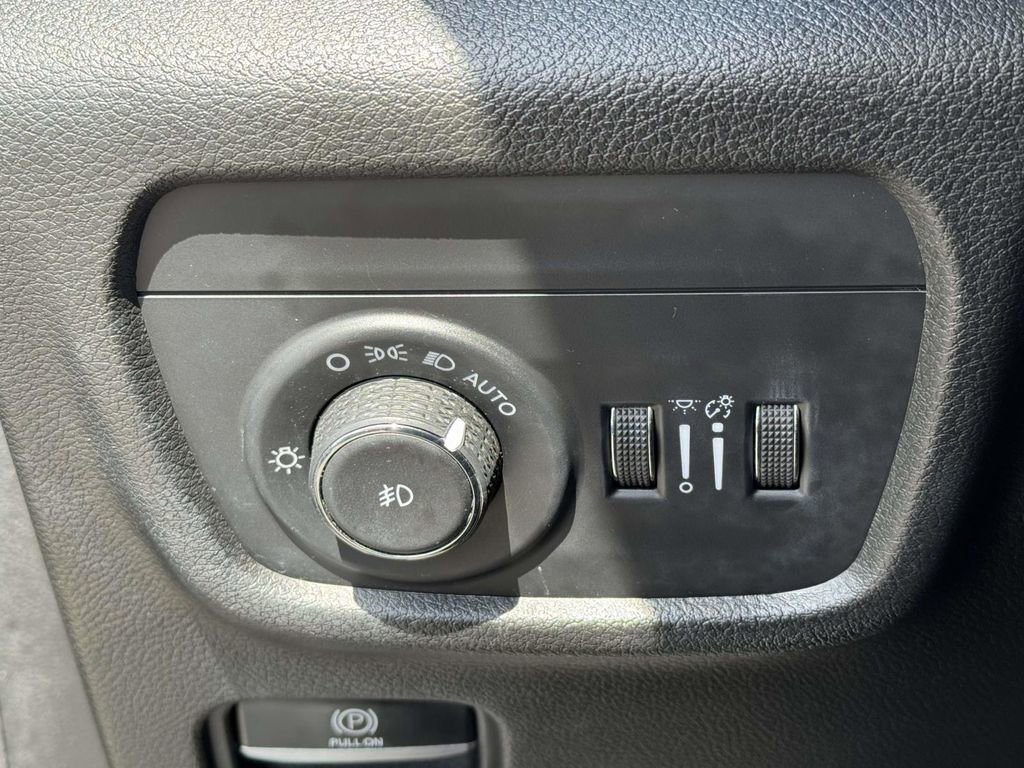 Used 2021 Jeep Grand Cherokee L Limited AWD/4WD image 18