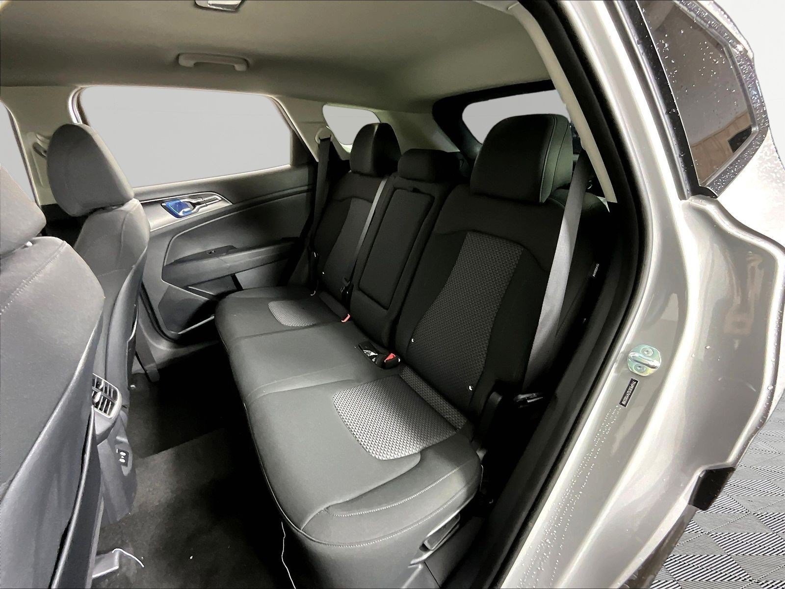 New 2027 Kia Sportage S FWD image 17