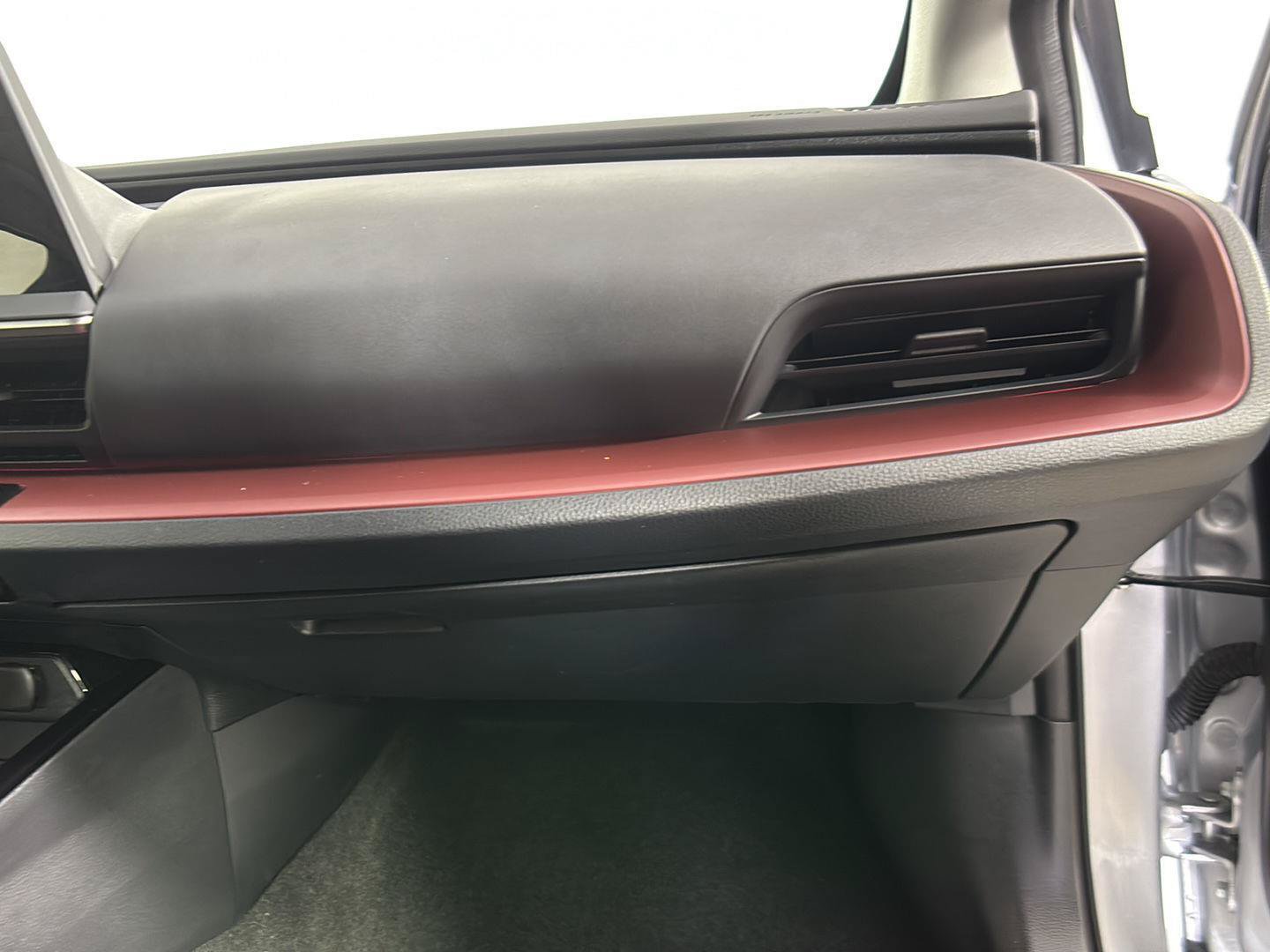 Used 2025 Toyota Prius Plug-In Hybrid FWD image 25