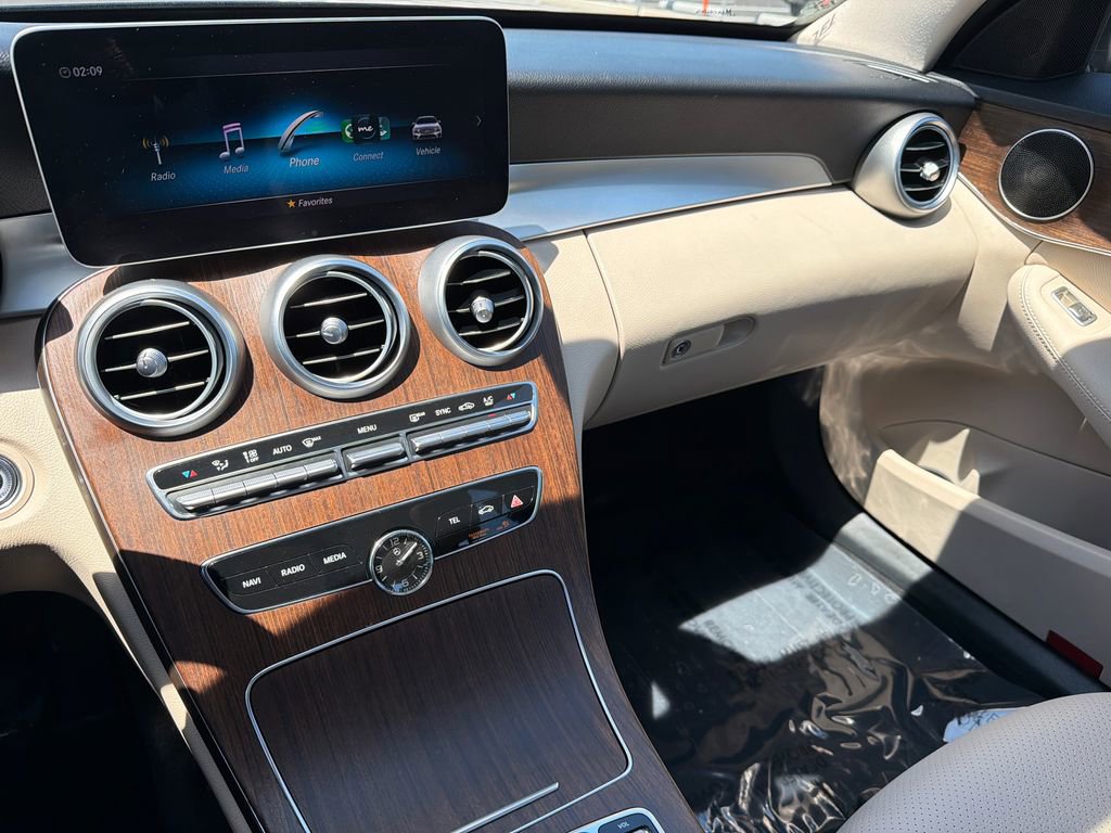 Used 2020 Mercedes-Benz C 300 4MATIC Sedan image 23