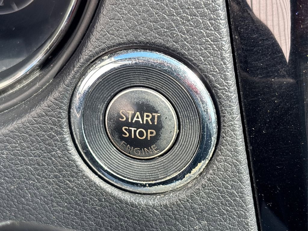 Used 2017 Nissan Rogue SV w/ SV Premium Package image 32