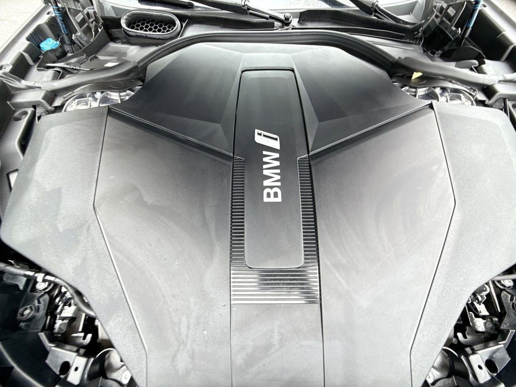 Used 2023 BMW i7 xDrive60 AWD/4WD image 18