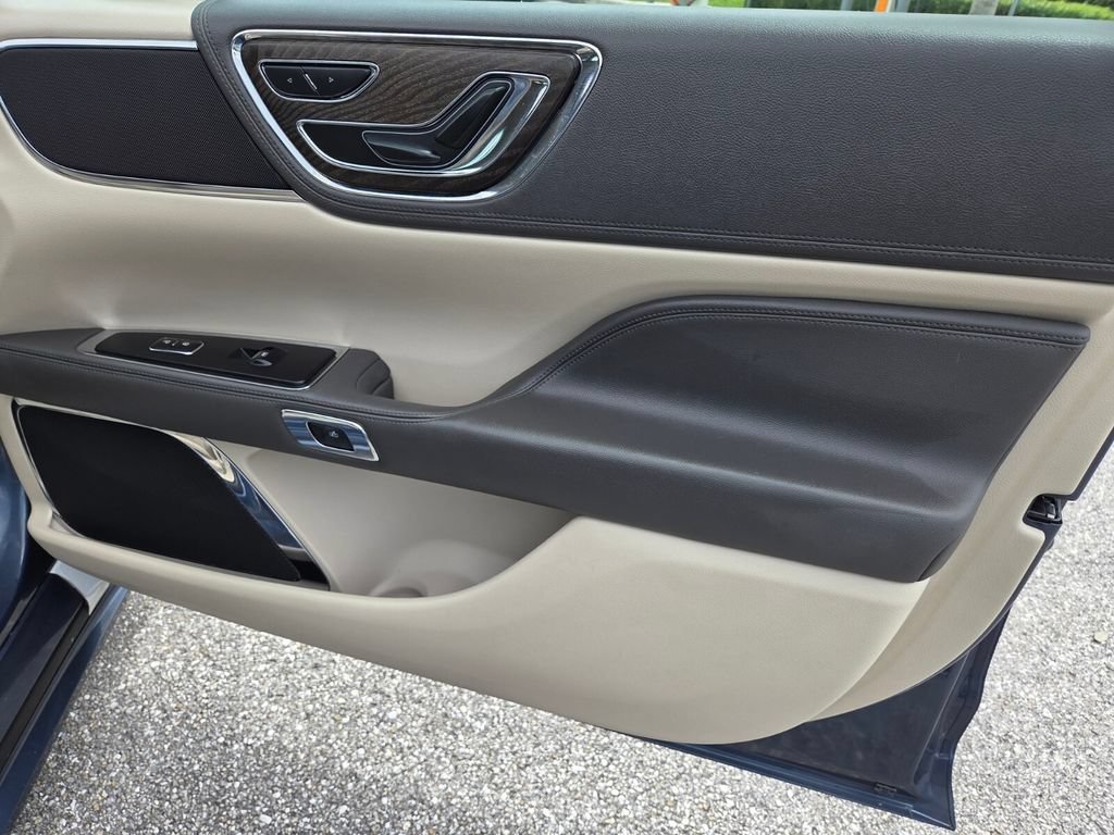 Used 2019 Lincoln Continental Select FWD image 13