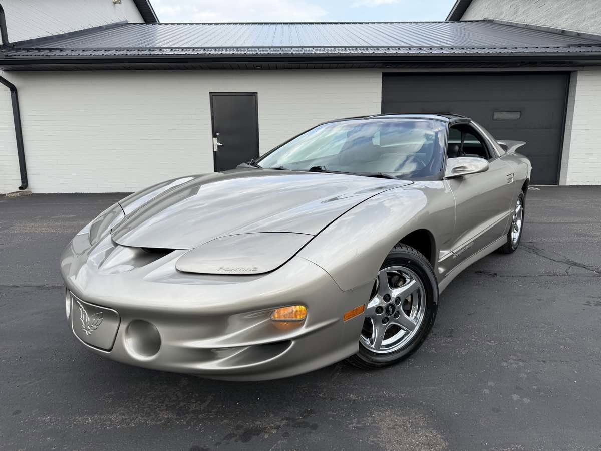 Used 2000 Pontiac Firebird Formula w/ Security Pkg RWD image 2