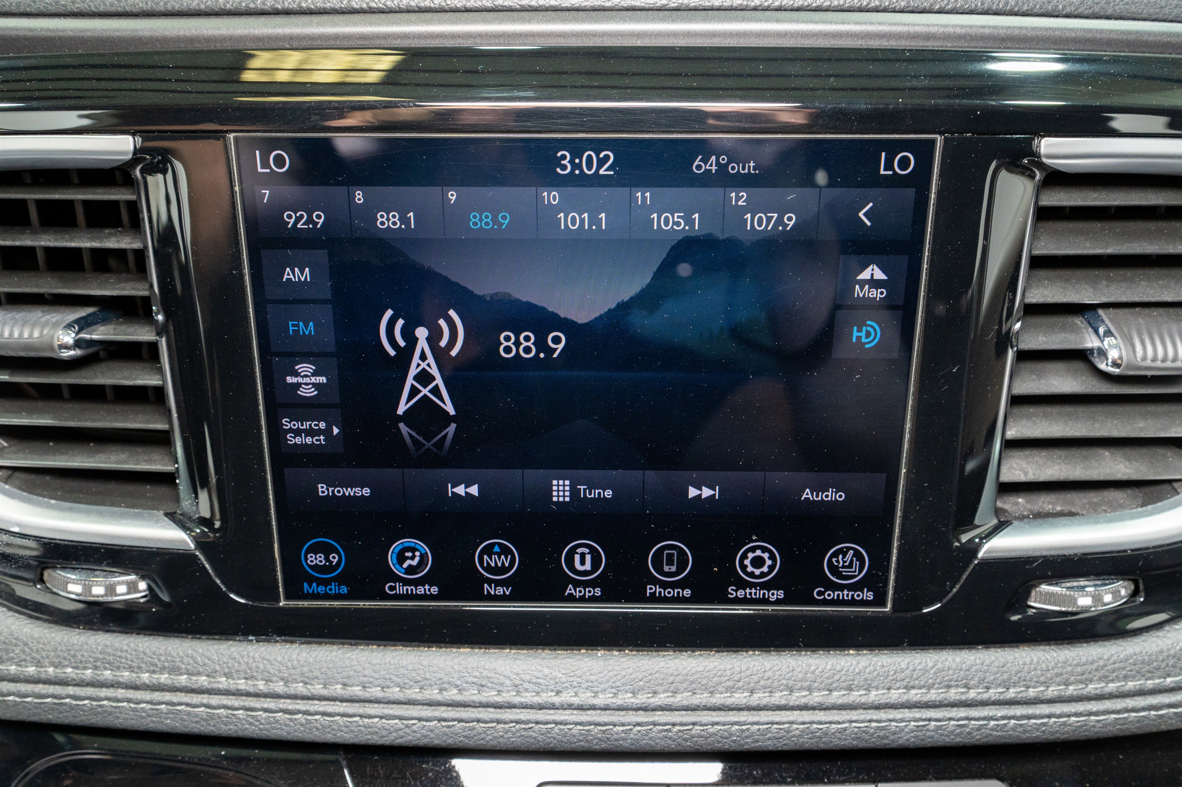 Used 2020 Chrysler Pacifica Limited image 18