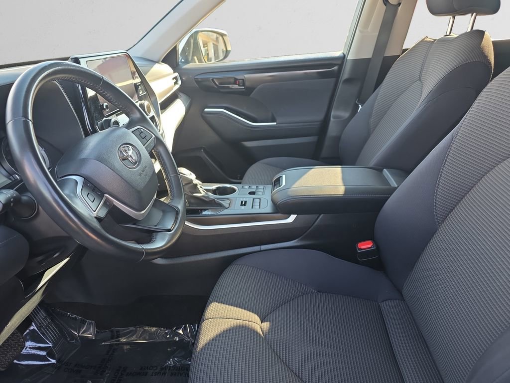 Used 2024 Toyota Highlander LE image 10