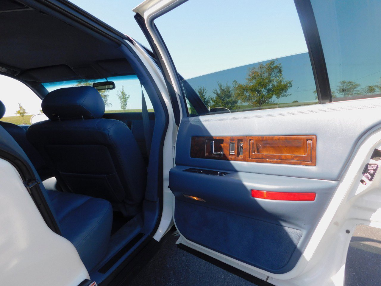 Used 1995 Cadillac Fleetwood Brougham image 25
