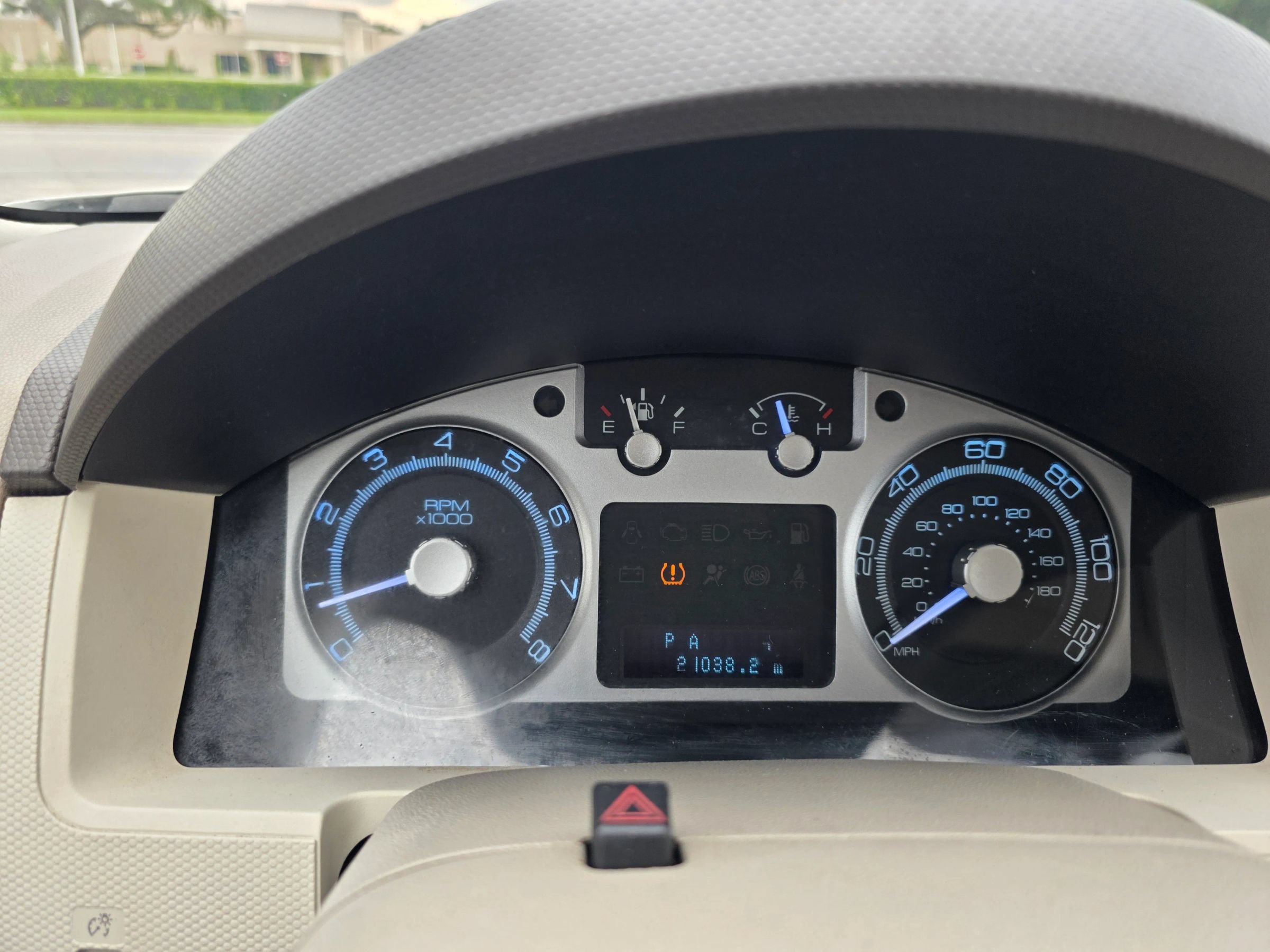 Used 2010 Mercury Mariner Premier FWD image 9