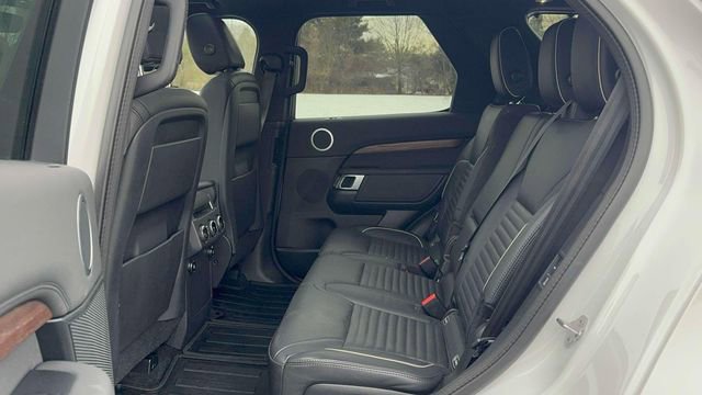 Used 2020 Land Rover Discovery HSE image 11