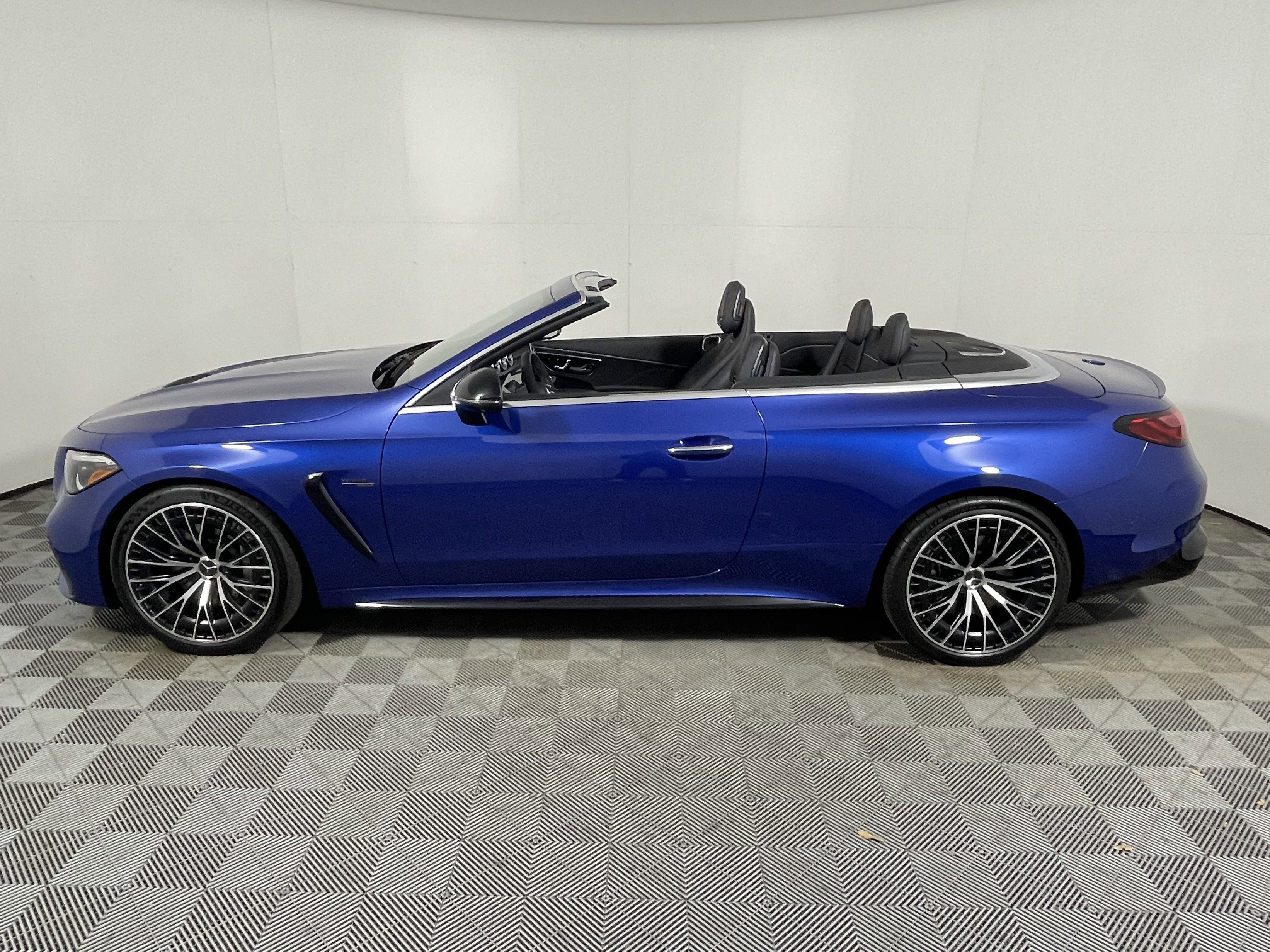 Used 2025 Mercedes-Benz CLE 53 AMG 4MATIC Cabriolet image 2