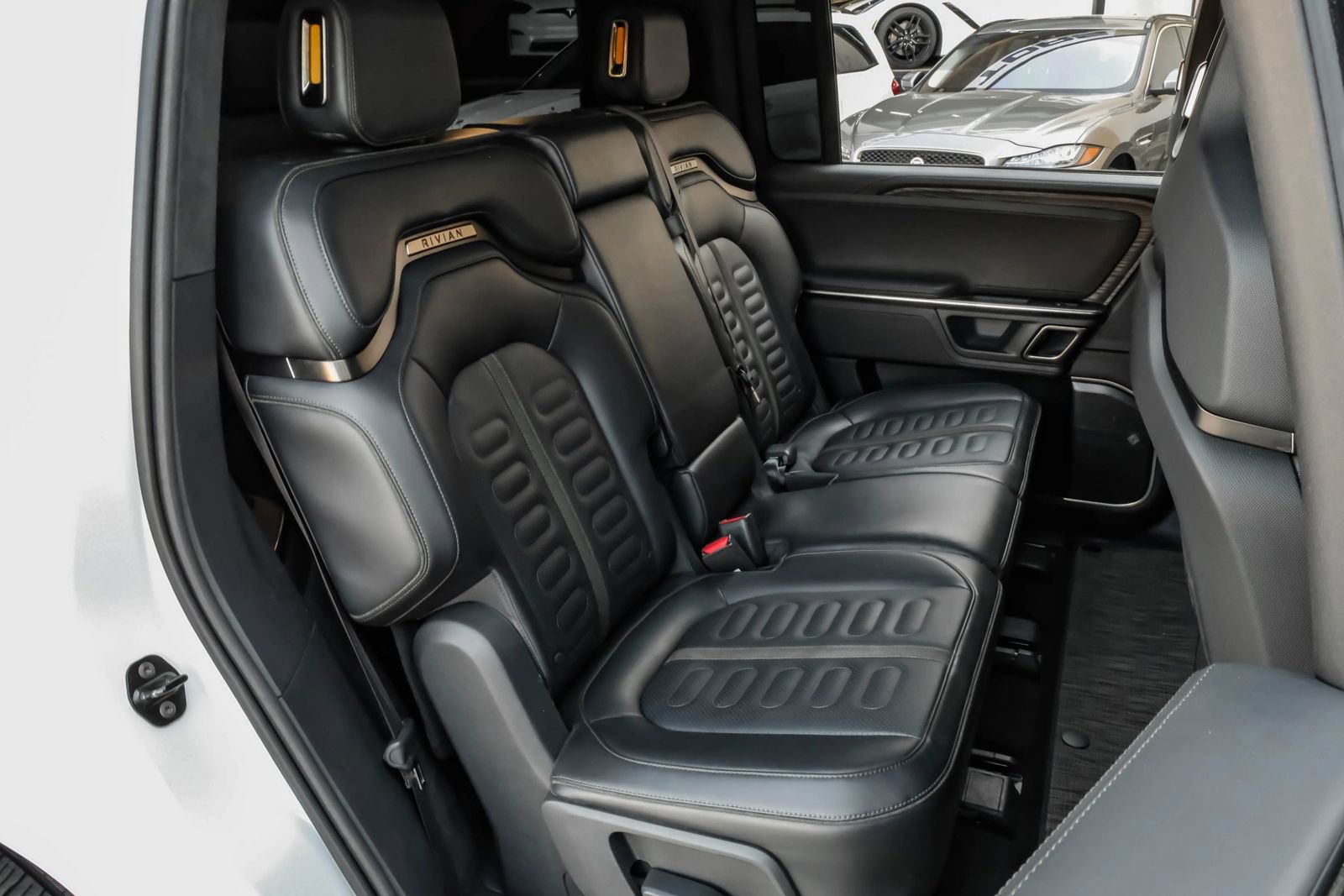 Used 2024 Rivian R1S Adventure AWD/4WD image 46