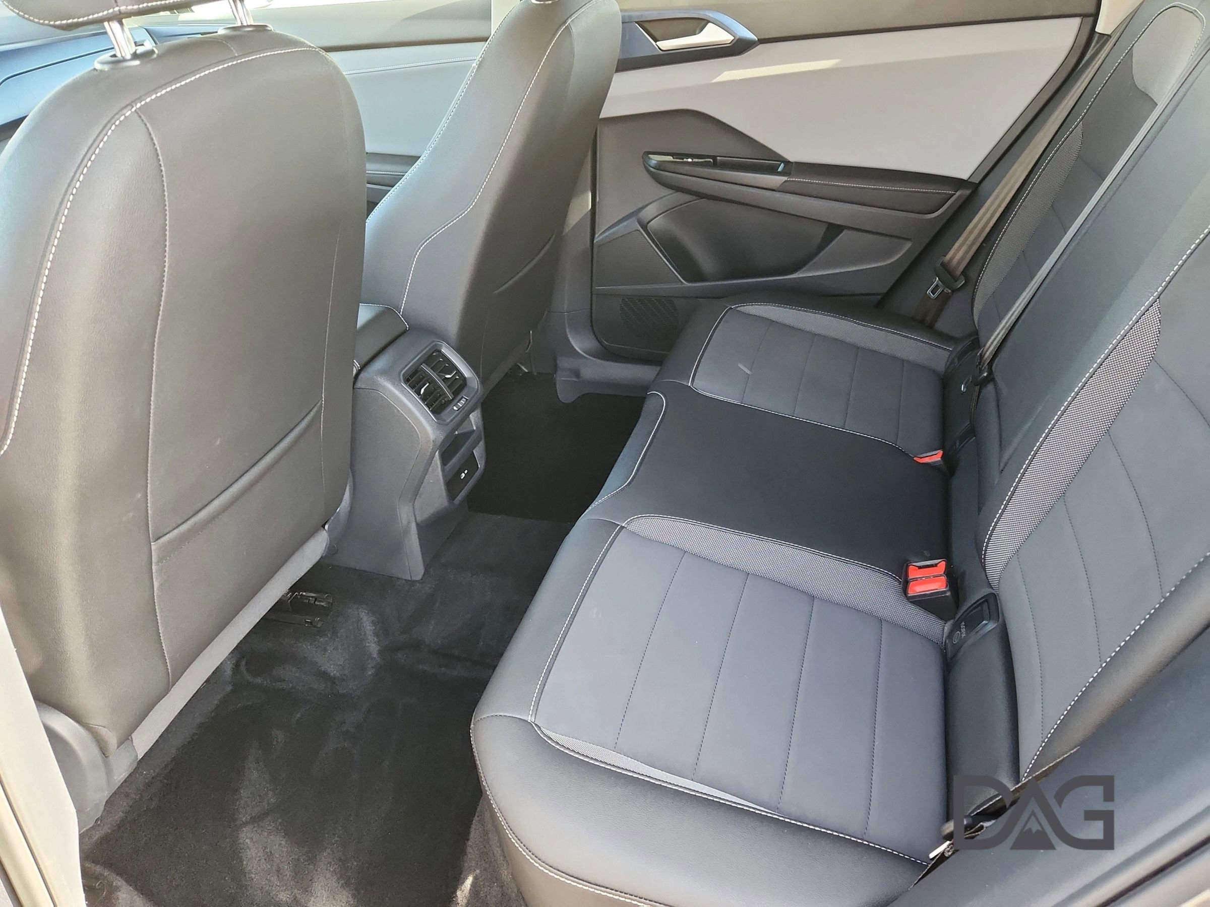 Used 2024 Volkswagen Taos SE image 17