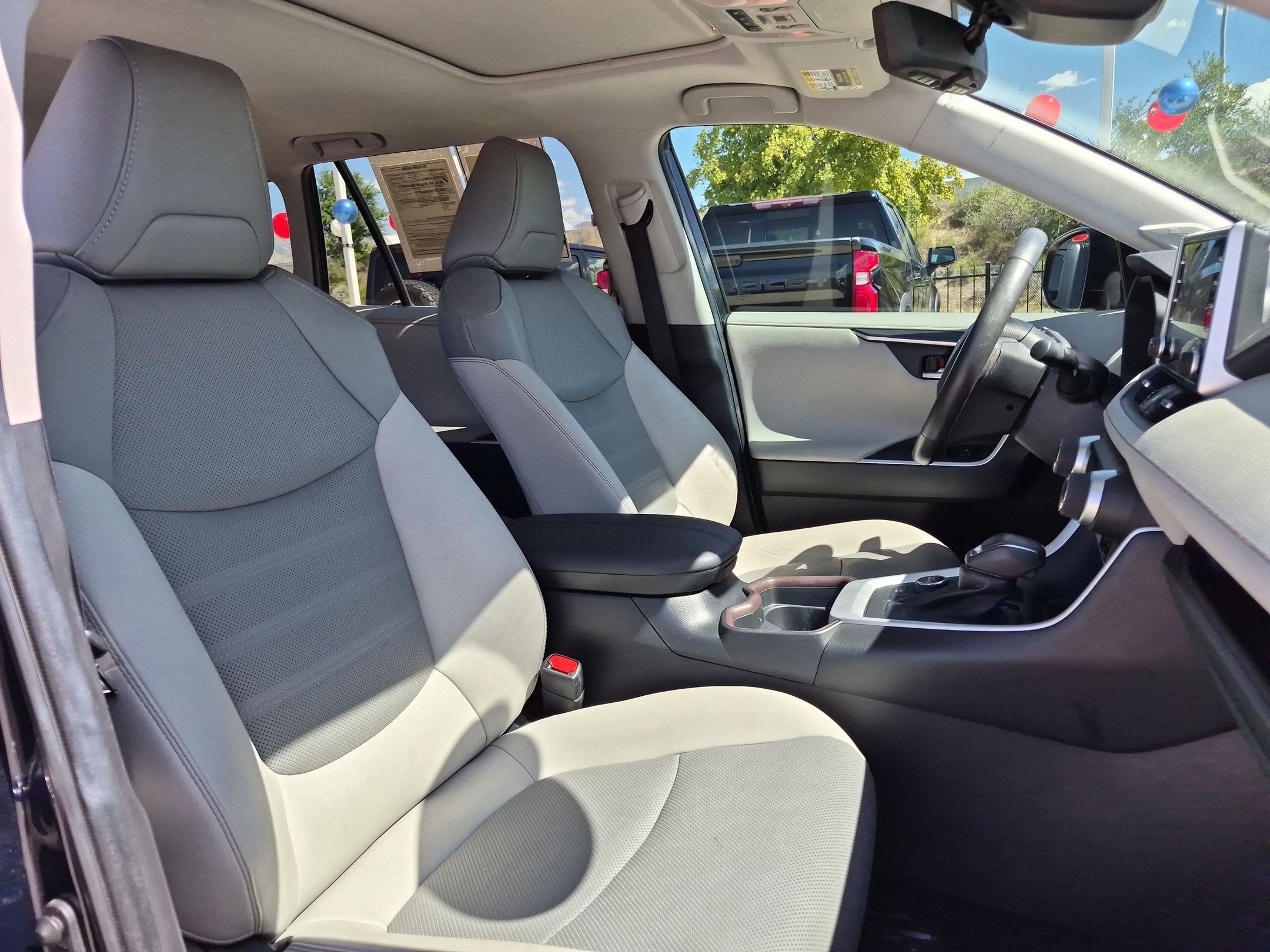 Used 2020 Toyota RAV4 Limited AWD/4WD image 29