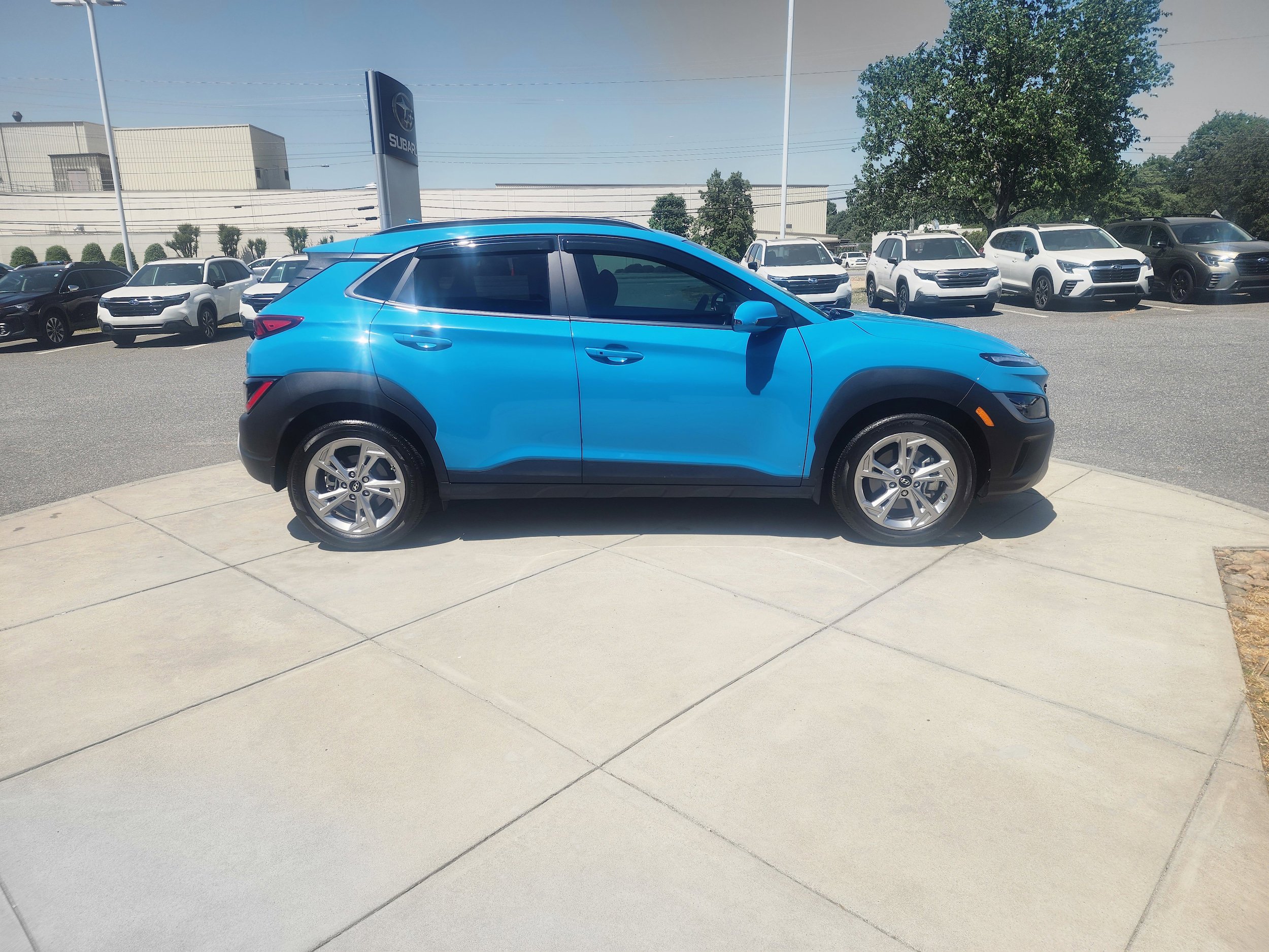 Used 2023 Hyundai Kona SEL AWD/4WD image 3