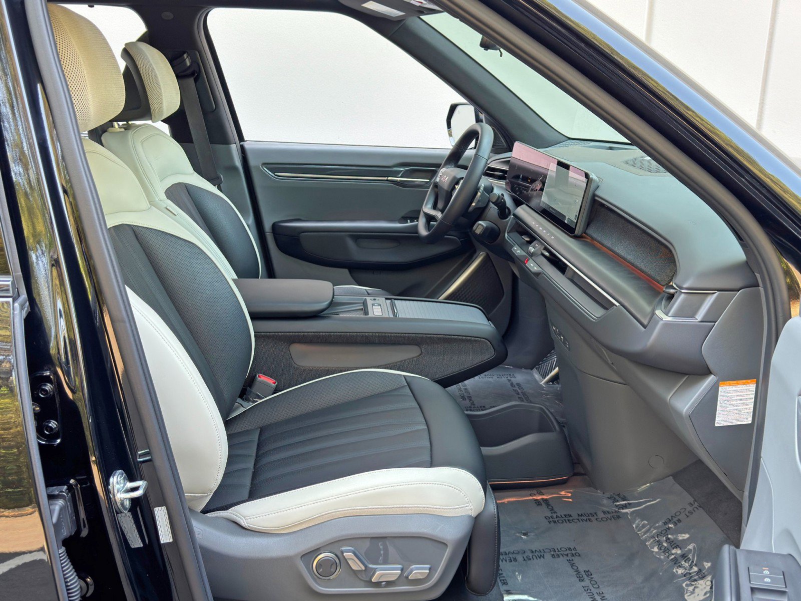 Used 2025 Kia EV9 GT-Line AWD/4WD image 16