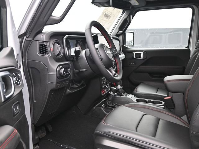Used 2024 Jeep Wrangler Unlimited Rubicon w/ Capability Package image 18