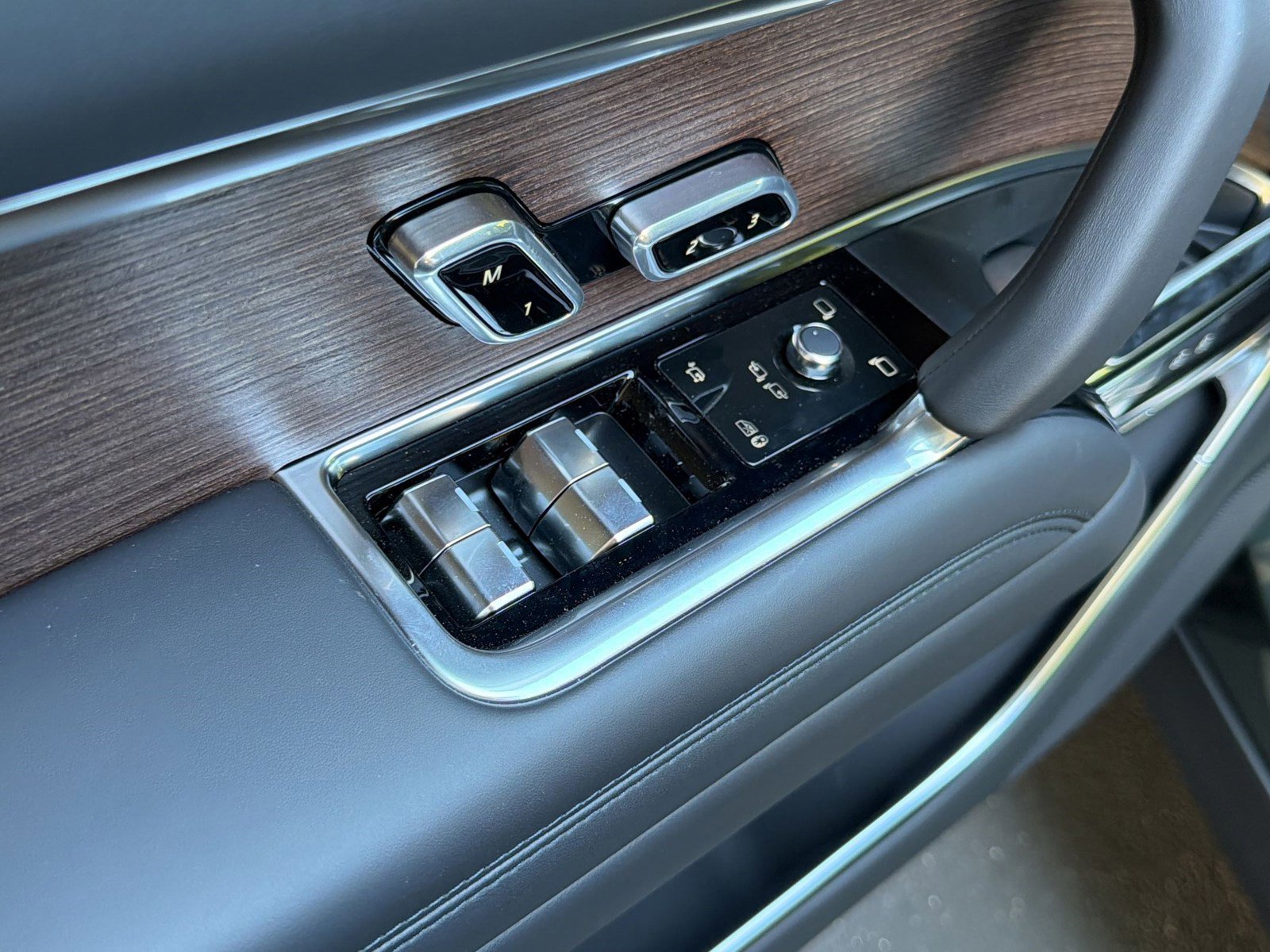 New 2026 Land Rover Range Rover SE image 13