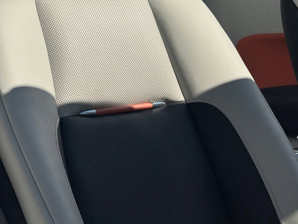 Used 2018 Rolls-Royce Dawn image 64