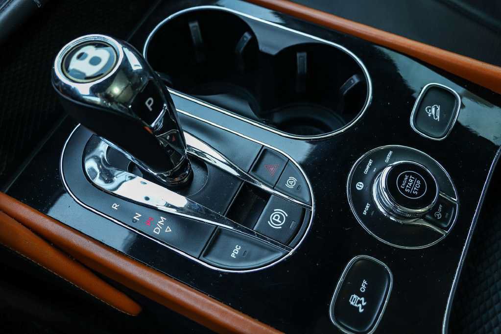 Used 2020 Bentley Bentayga AWD/4WD image 23