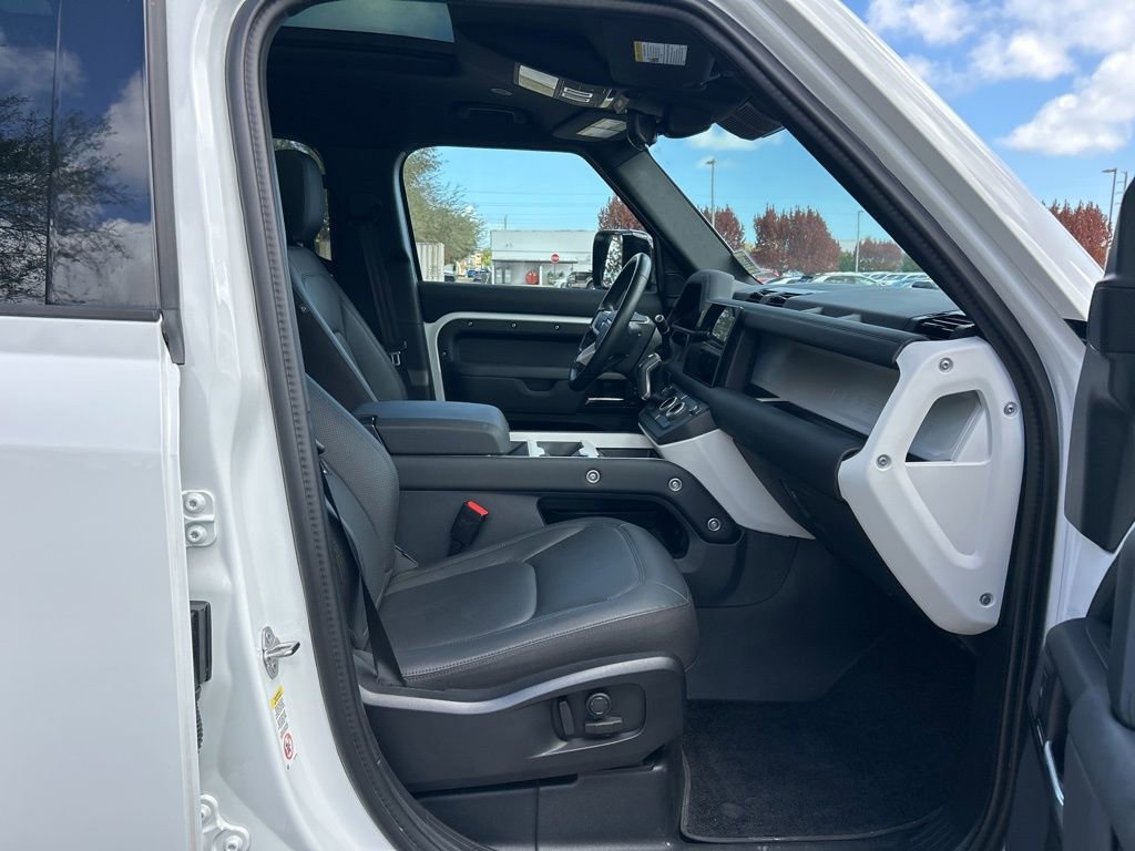 Used 2025 Land Rover Defender 110 S image 41
