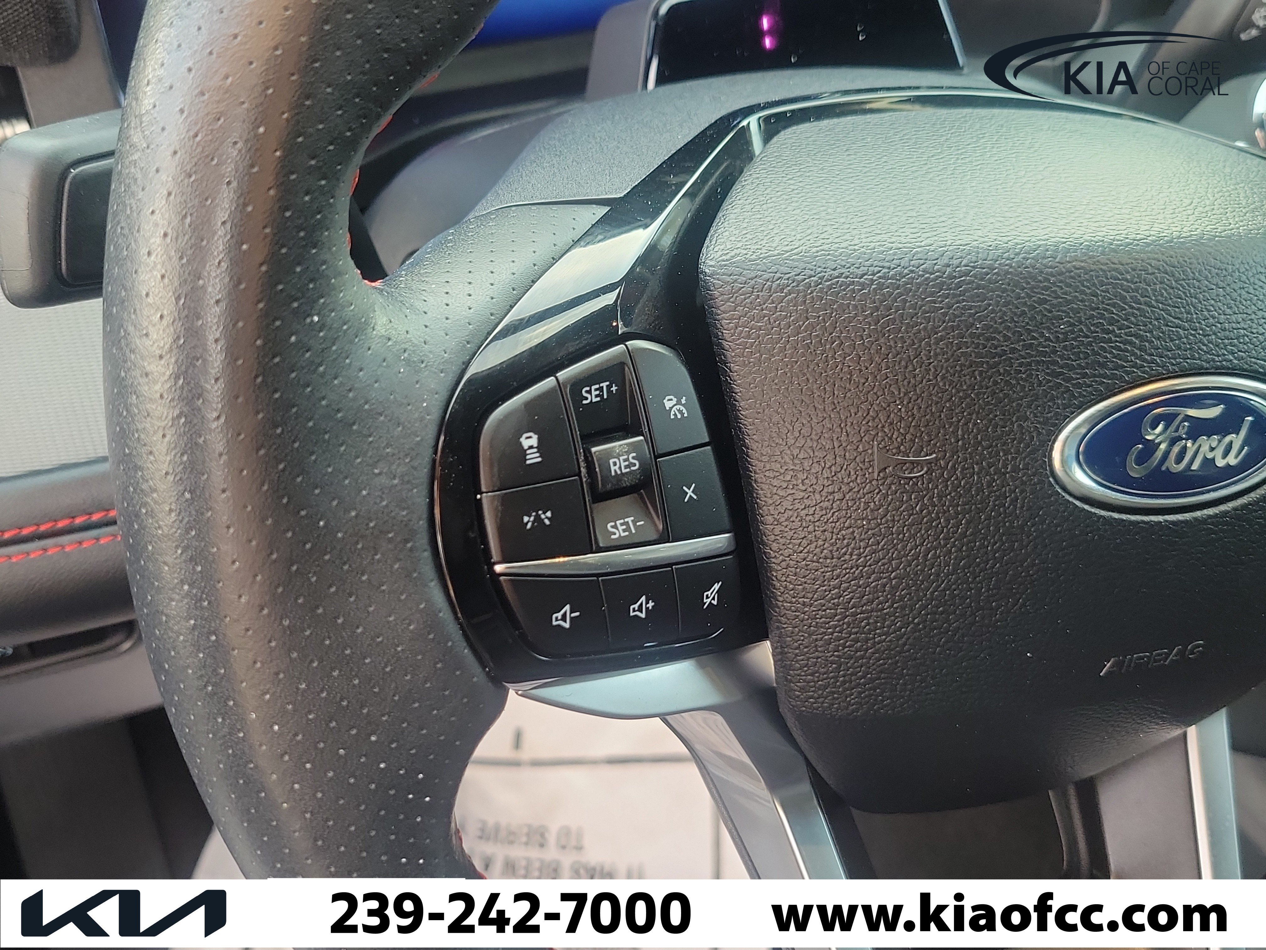 Used 2025 Ford Explorer ST-Line w/ ST-Line Street Pack AWD/4WD image 27