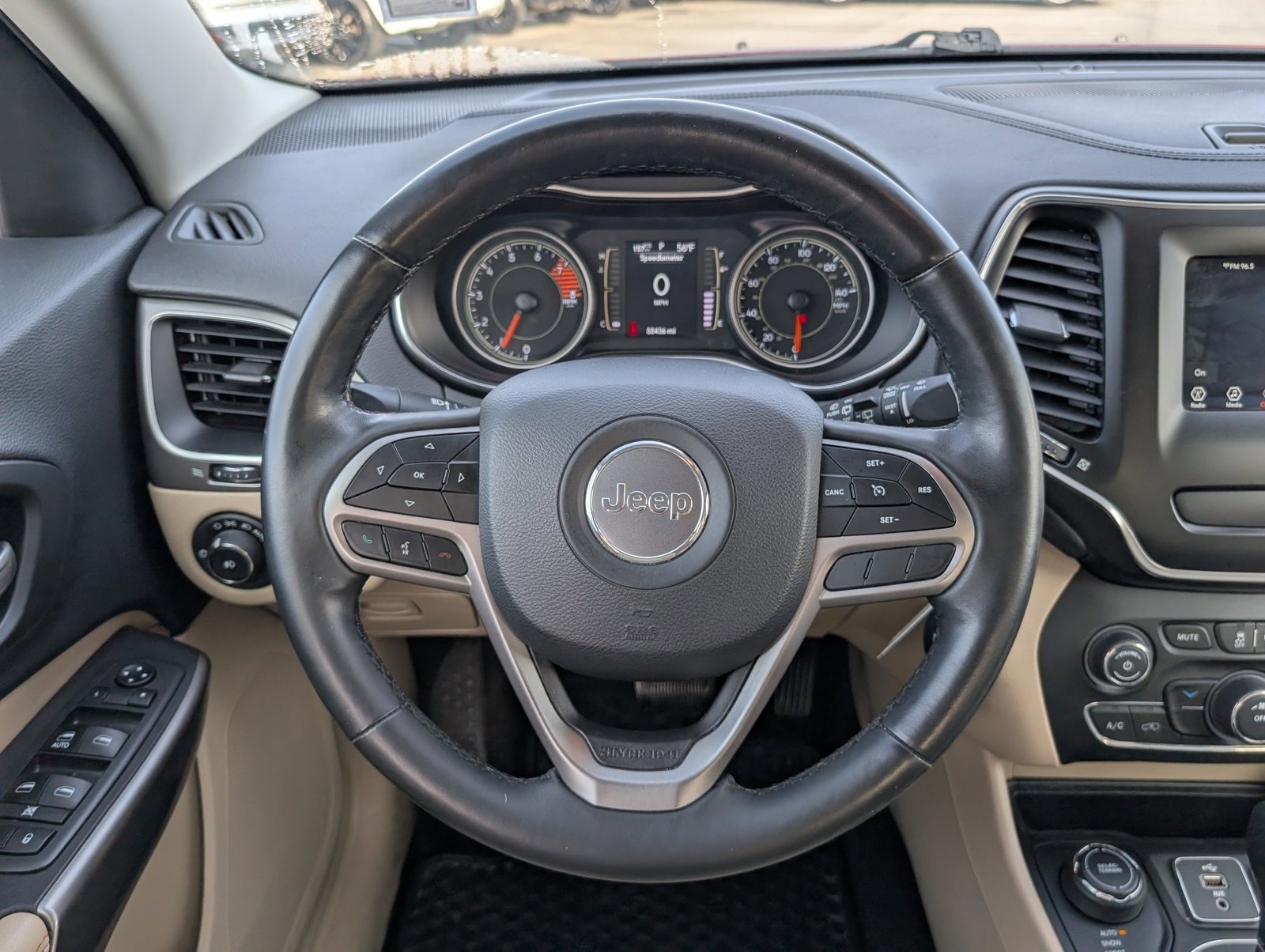 Certified 2019 Jeep Cherokee Latitude w/ Cold Weather Group image 15