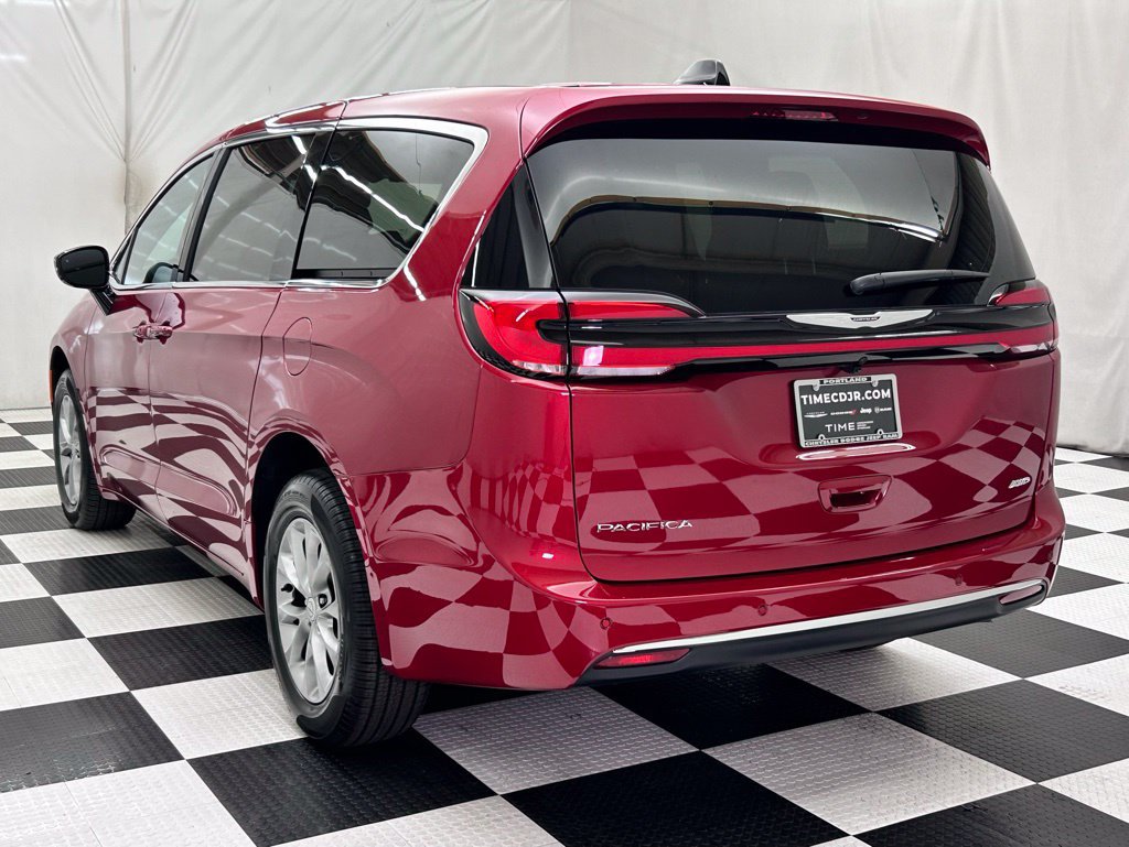 New 2026 Chrysler Pacifica Select AWD/4WD image 6