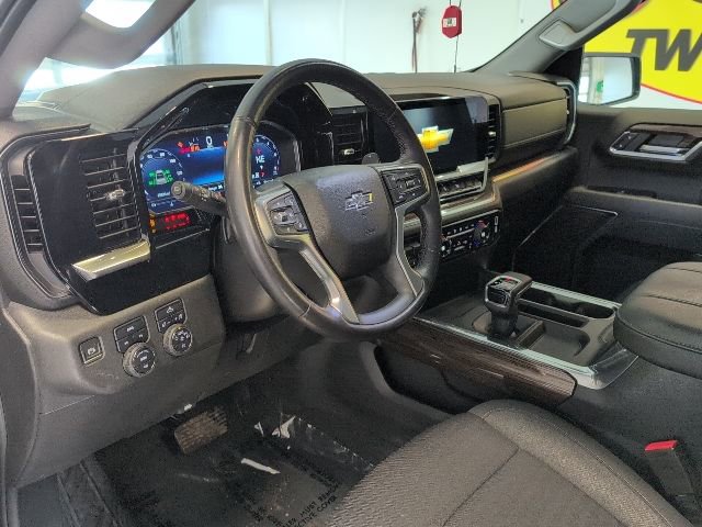 Certified 2023 Chevrolet Silverado 1500 RST w/ Redline Edition image 9