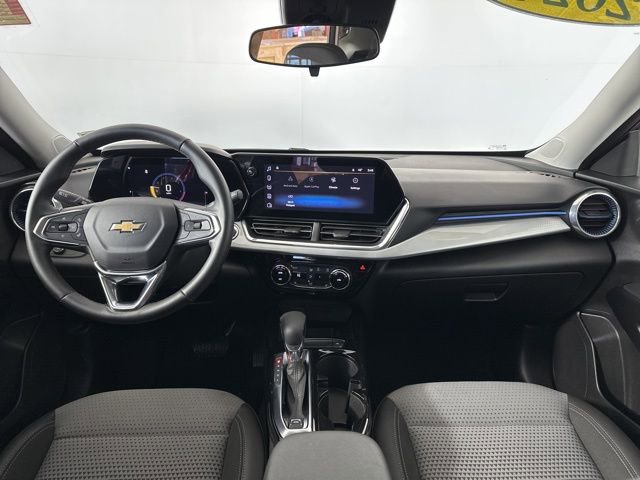 Used 2024 Chevrolet Trax LT w/ LT Convenience Package image 11
