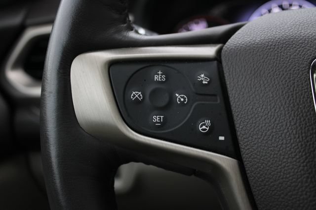Used 2017 GMC Acadia Denali w/ Technology Package FWD image 11