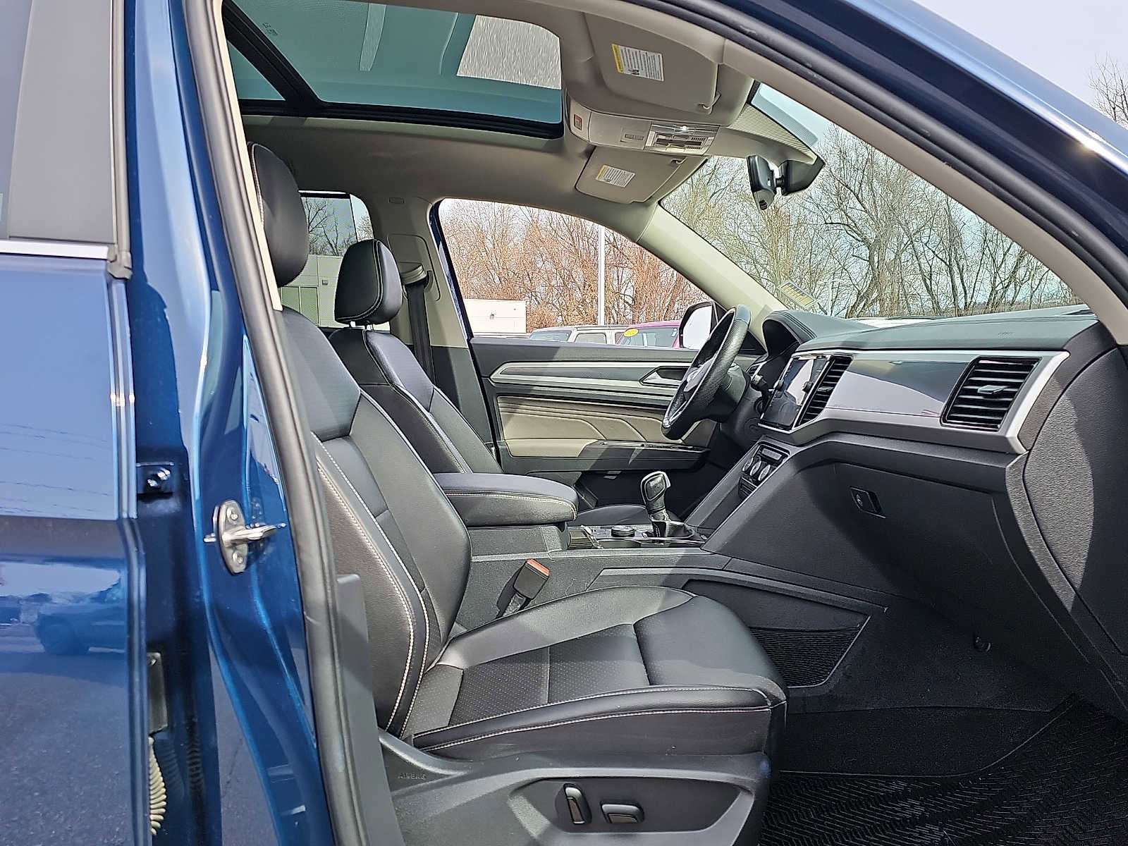 Used 2022 Volkswagen Atlas SEL R-Line image 32