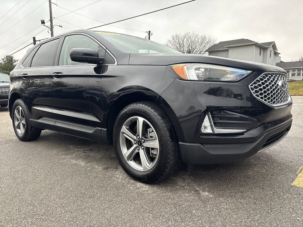 Used 2024 Ford Edge SEL w/ Convenience Package AWD/4WD image 3