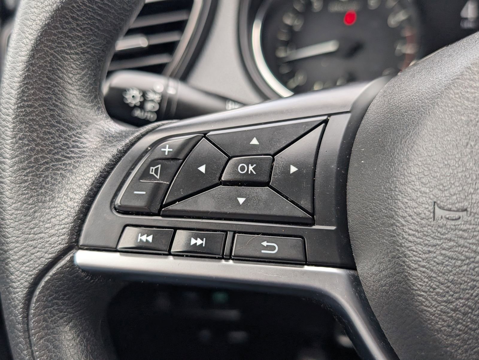 Used 2021 Nissan Rogue Sport S image 25