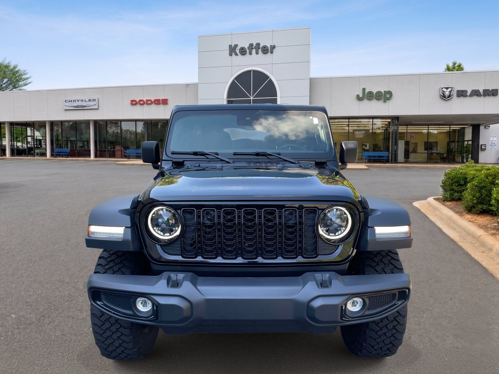 Used 2025 Jeep Wrangler Unlimited Sport AWD/4WD image 2