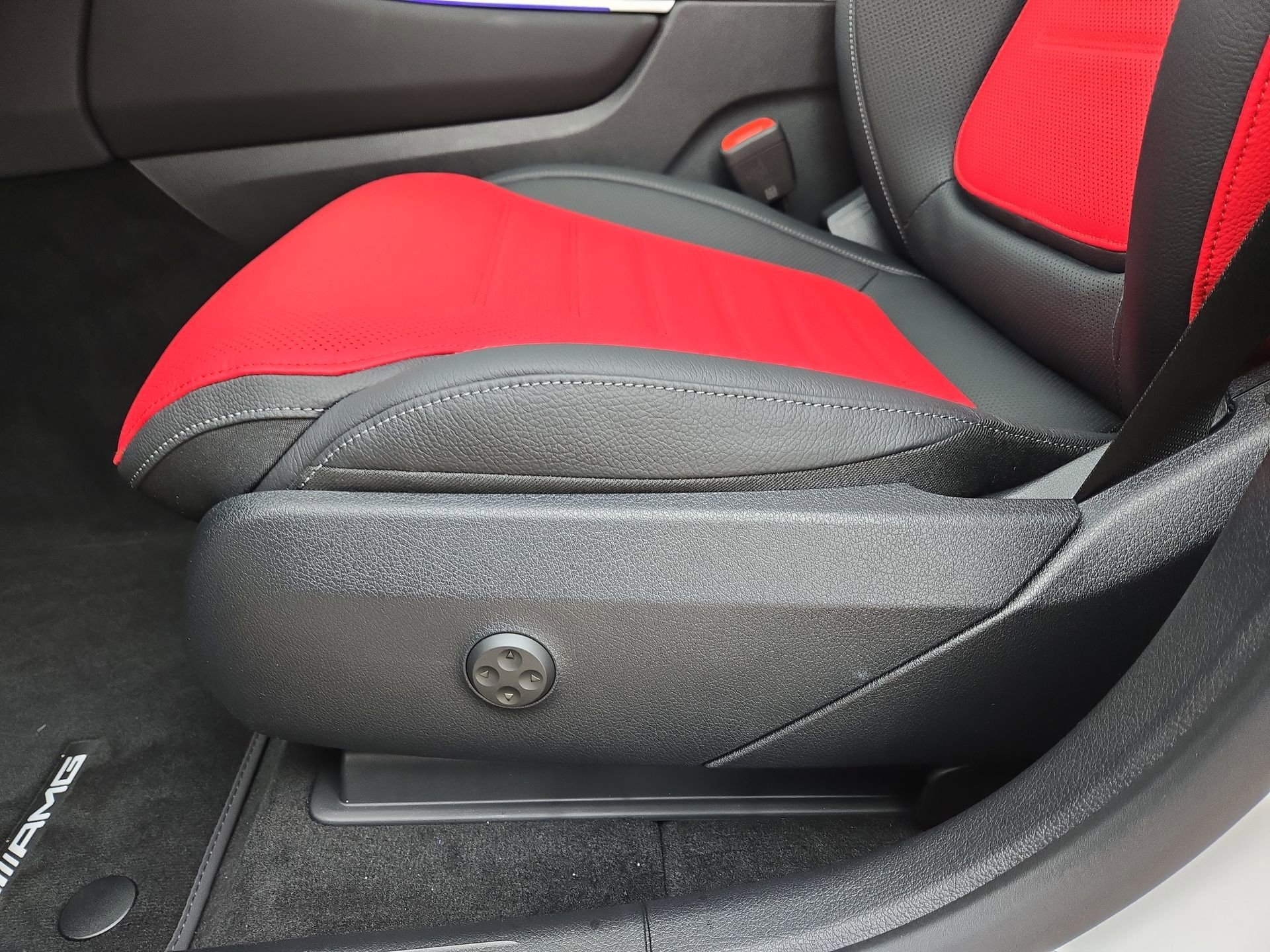 New 2026 Mercedes-Benz GLC 43 AMG 4MATIC Coupe image 17