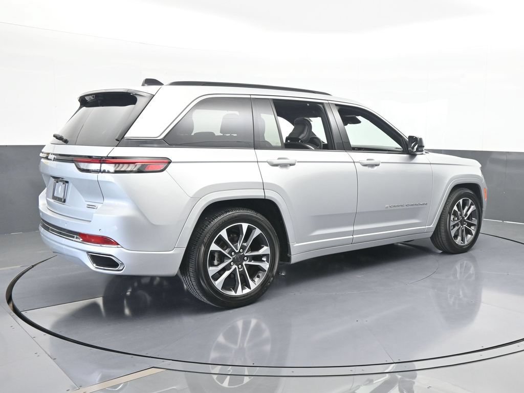 Used 2024 Jeep Grand Cherokee Overland w/ Luxury Tech Group IV AWD/4WD image 6