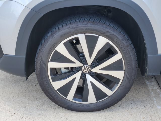 Used 2024 Volkswagen Taos SE w/ MDO Package FWD image 10
