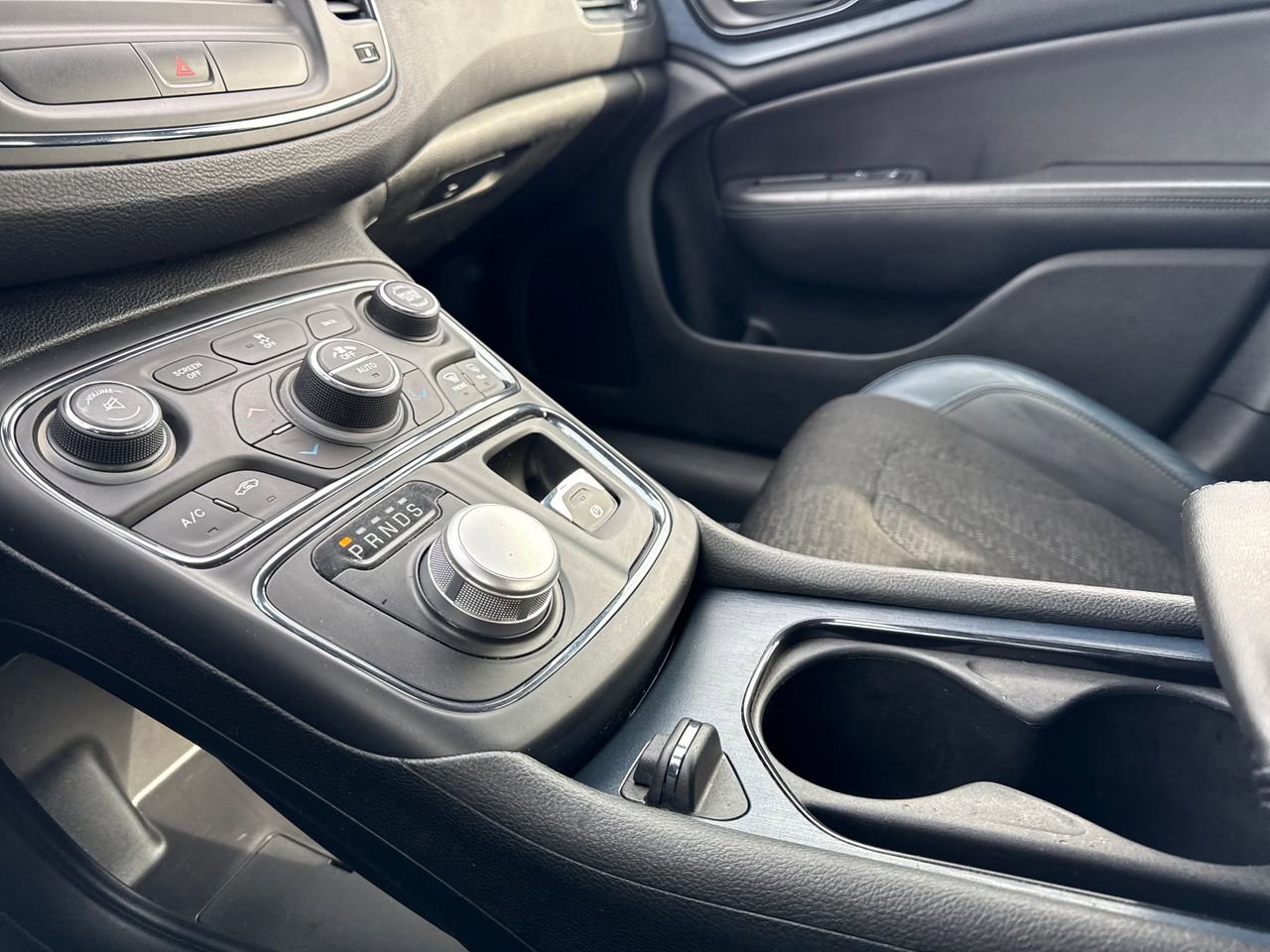 Used 2015 Chrysler 200 S w/ Comfort Group image 19