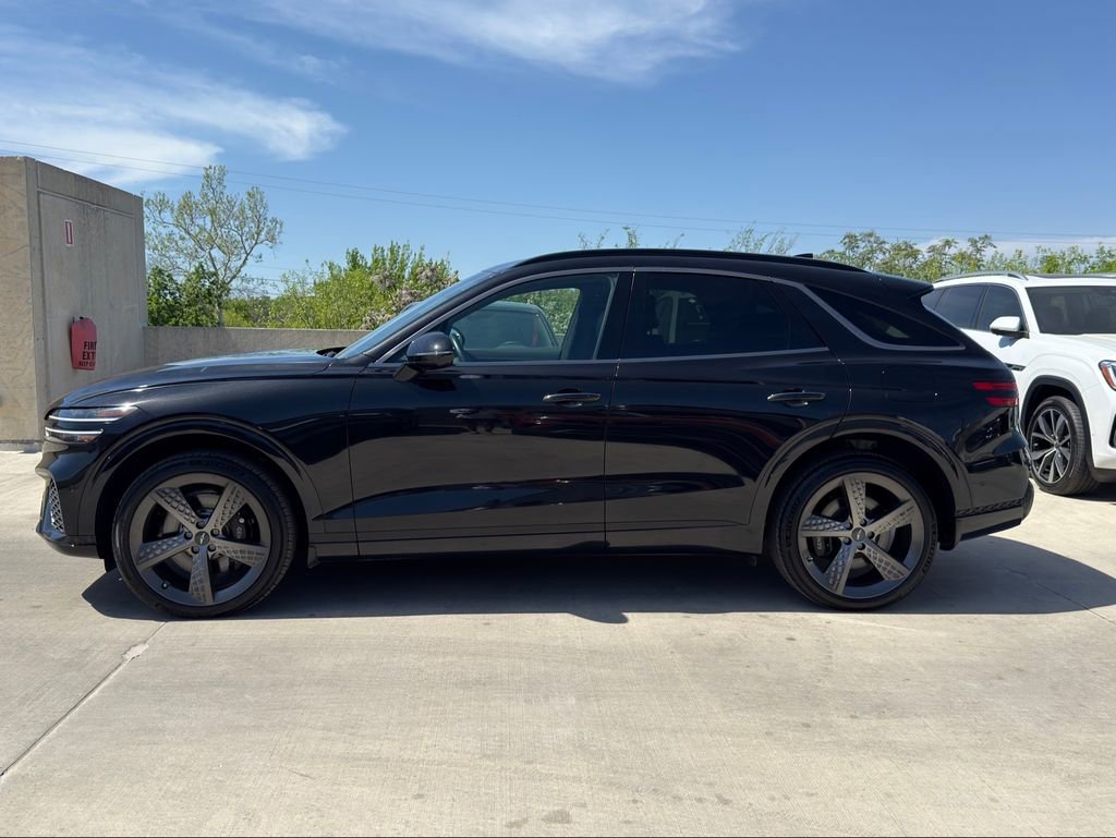 Used 2025 Genesis GV70 3.5T Sport w/ Sport Advanced Package image 4