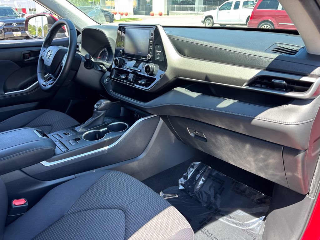 Used 2020 Toyota Highlander LE AWD/4WD image 40