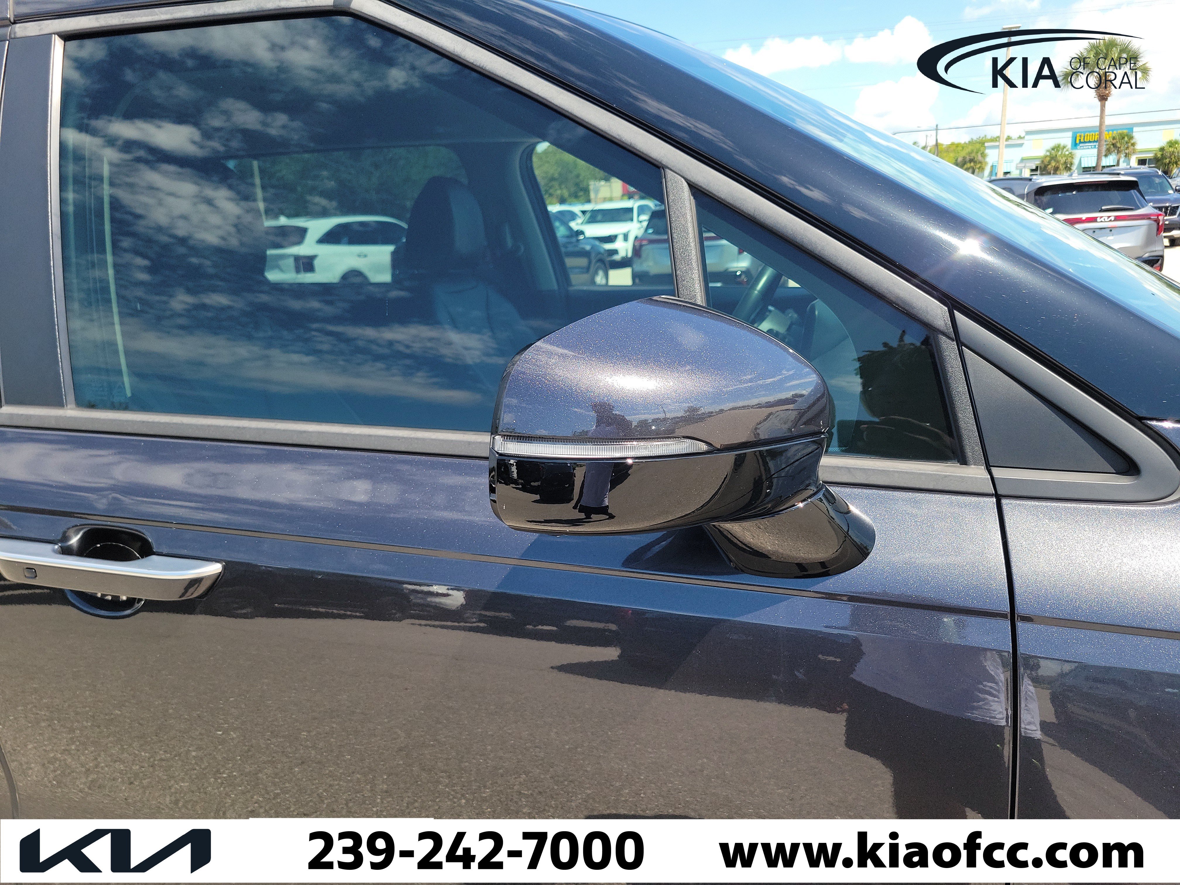 Certified 2023 Kia Carnival EX FWD image 8