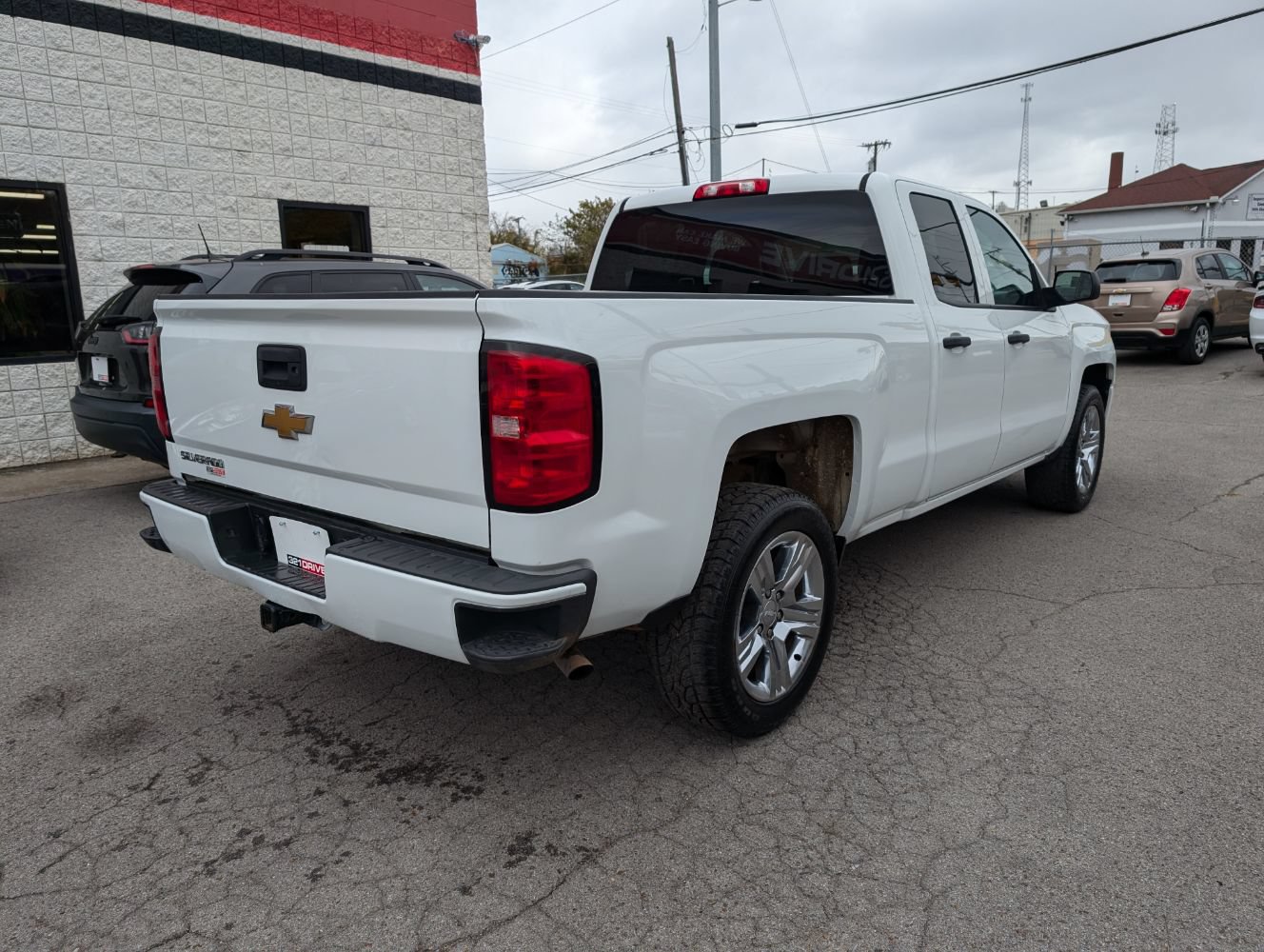 Used 2017 Chevrolet Silverado 1500 Custom w/ Custom Convenience Package RWD image 6