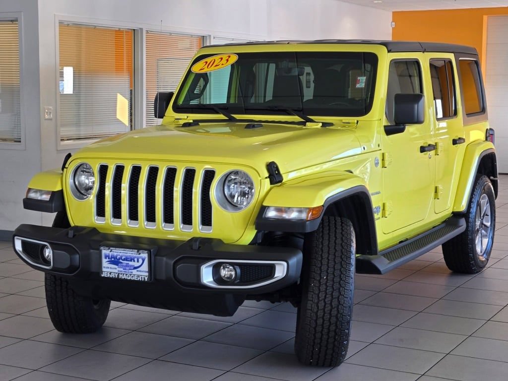 Used 2023 Jeep Wrangler Unlimited Sahara w/ Cold Weather Group AWD/4WD image 5